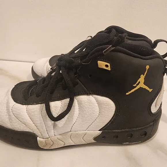 JORDANS,BOYS, SIZE 1, jumpan black and white hi-tops sneakers.