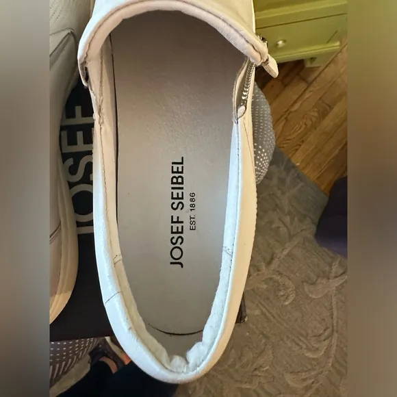 Josef Seibel Men’s White Slip On EU 40 US 7