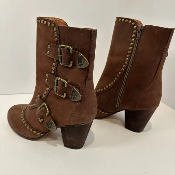 JUDD Suede leather boots with brass studs 9 1/2.