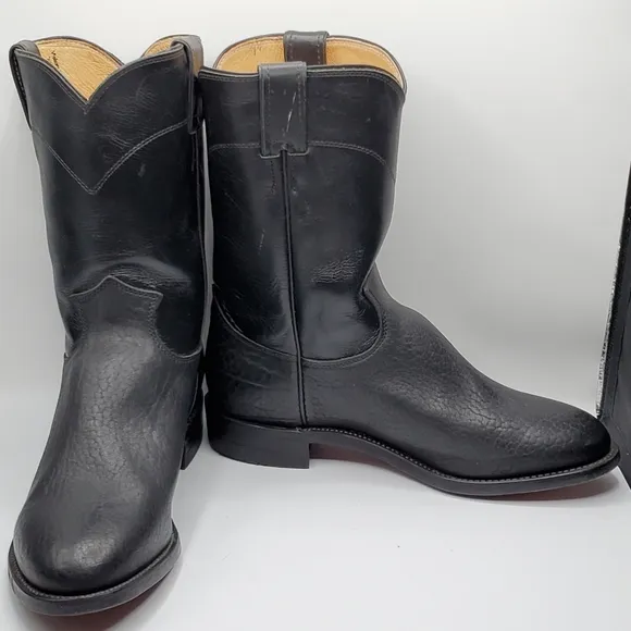 Justin 3187 roper boot with bullhide foot and a roper toe toe size 8.5 D