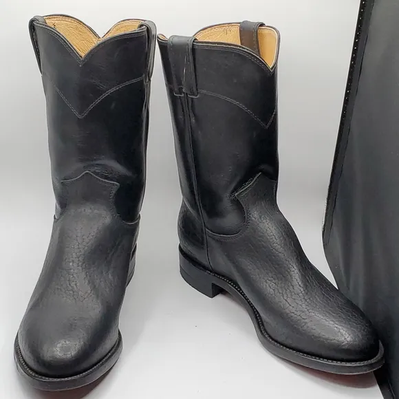 Justin 3187 roper boot with bullhide foot and a roper toe toe size 8.5 D