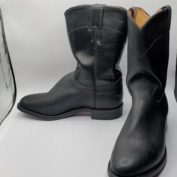 Justin 3187 roper boot with bullhide foot and a roper toe toe size 8.5 D