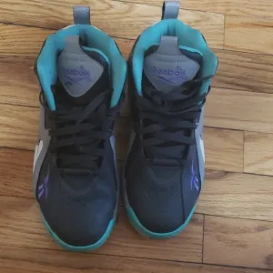 Kamikaze sneakers