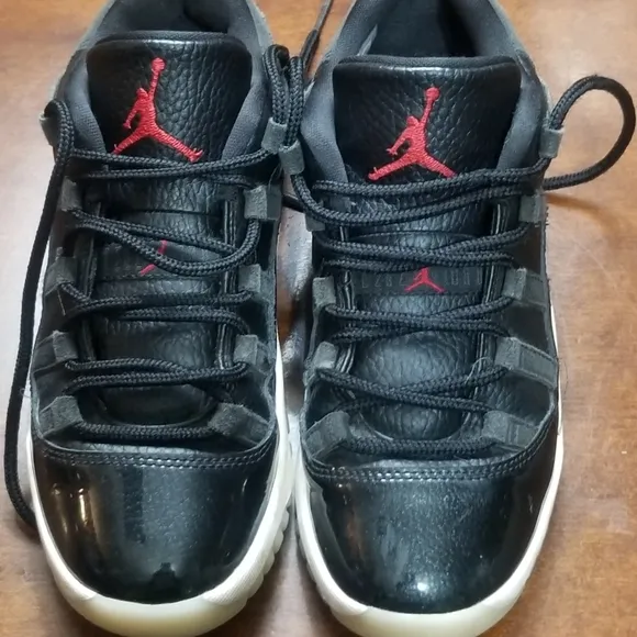 KID'S AIR JORDAN 11 RETRO LOW BASKETBALL SHOES SZ.2Y #505836-001