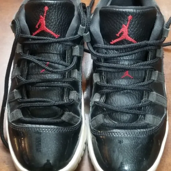 KID'S AIR JORDAN 11 RETRO LOW BASKETBALL SHOES SZ.2Y #505836-001