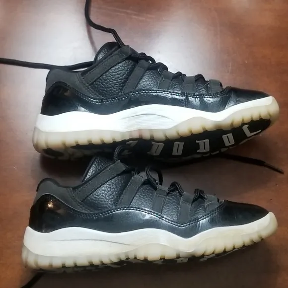 KID'S AIR JORDAN 11 RETRO LOW BASKETBALL SHOES SZ.2Y #505836-001