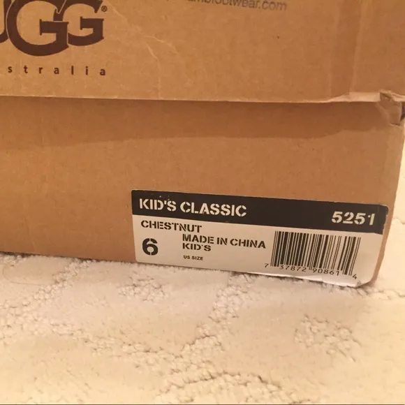 Kids chestnut authentic ugg boots size 6