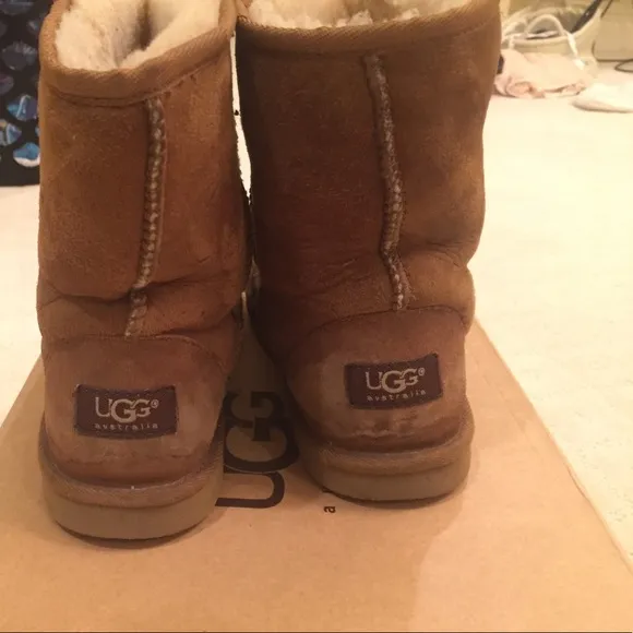 Kids chestnut authentic ugg boots size 6