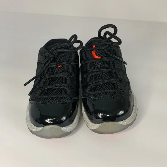Kids Jordan 11 retro low size 6C