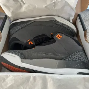 Kids Jordan 3 Retro shoes. Size: 3Y Hardly worn!!! With Original box.