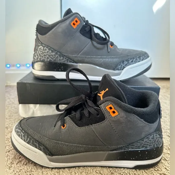 Kids Jordan 3 Retro shoes. Size: 3Y Hardly worn!!! With Original box.