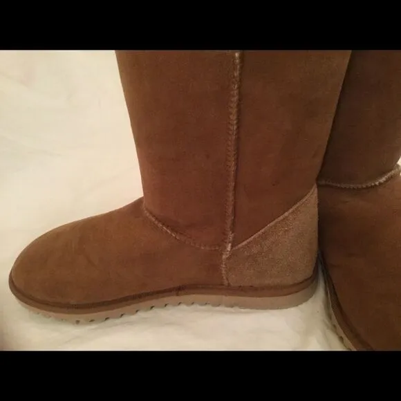 Kiwi Sheepskin  Button Boots Mid Classic Size 8