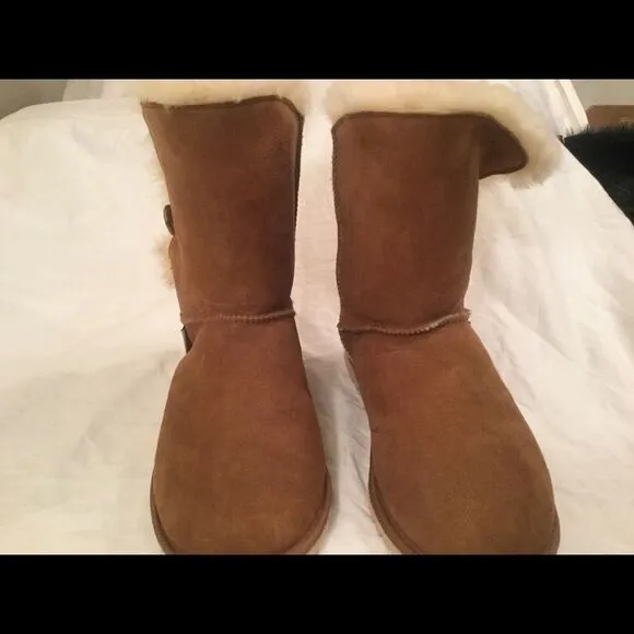Kiwi Sheepskin  Button Boots Mid Classic Size 8