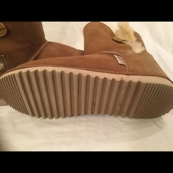 Kiwi Sheepskin  Button Boots Mid Classic Size 8