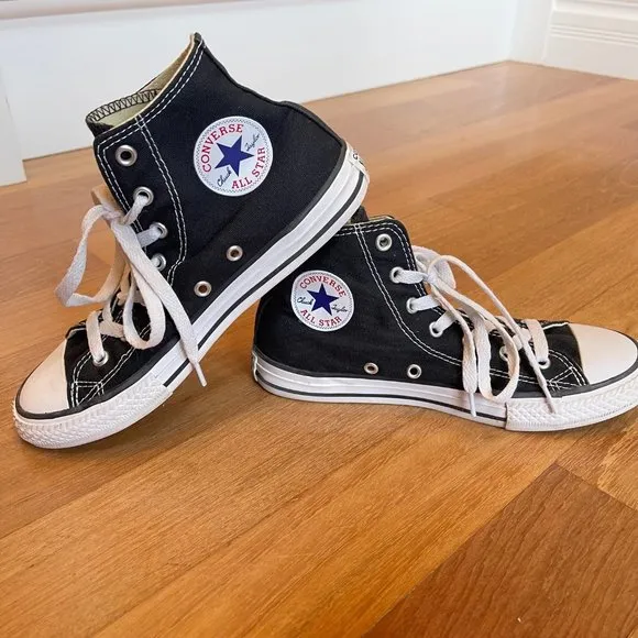 Like new Converse Chuck Taylor All Star High Top Youth Size 3 athletic shoes