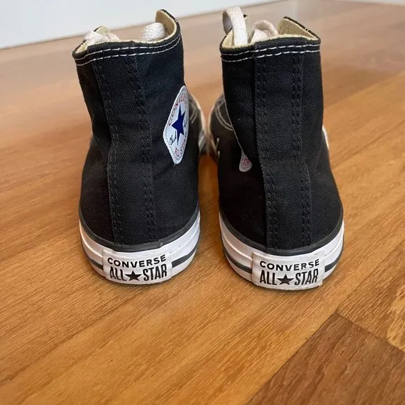 Like new Converse Chuck Taylor All Star High Top Youth Size 3 athletic shoes