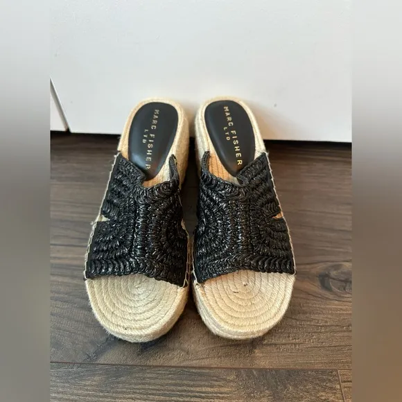 Marc Fisher Women’s Zakki Platform Espadrille Sandal Black (Size 6)