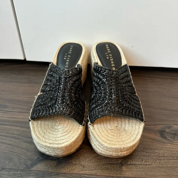 Marc Fisher Women’s Zakki Platform Espadrille Sandal Black (Size 6)