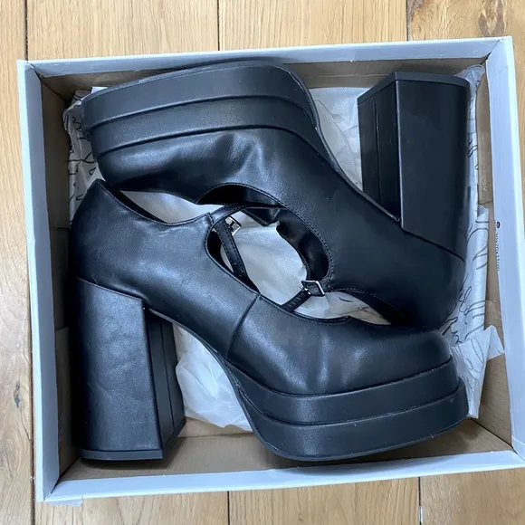Mary Jane Buckled Black Platform Pumps