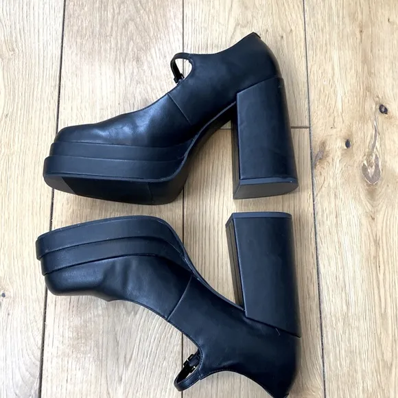 Mary Jane Buckled Black Platform Pumps