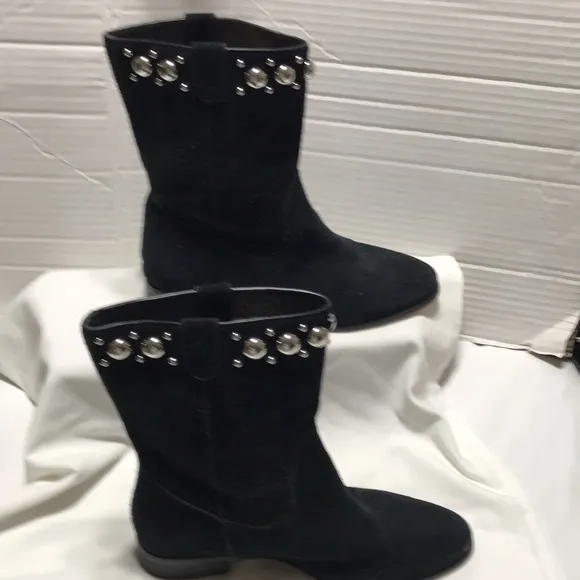Michael Michael kors suede leather pull on boots with ornaments. EUC