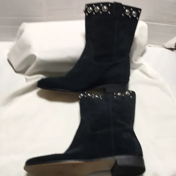 Michael Michael kors suede leather pull on boots with ornaments. EUC
