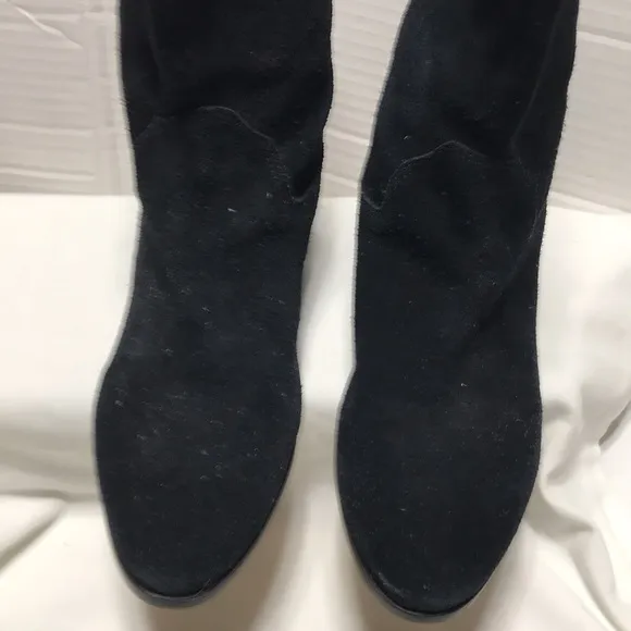 Michael Michael kors suede leather pull on boots with ornaments. EUC