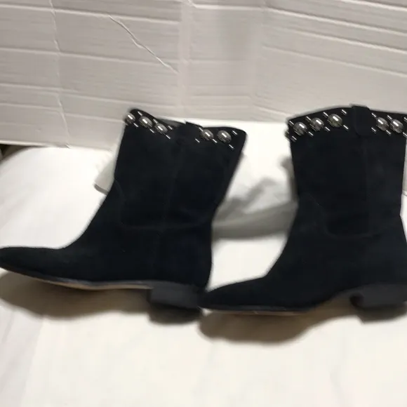 Michael Michael kors suede leather pull on boots with ornaments. EUC