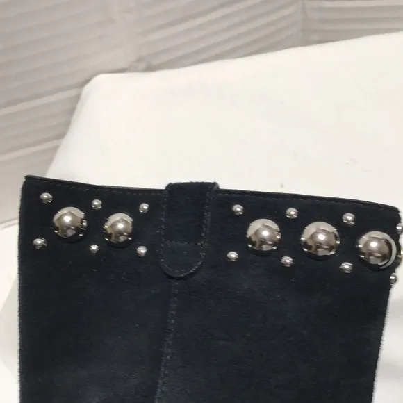 Michael Michael kors suede leather pull on boots with ornaments. EUC