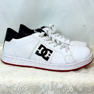 New DC Kids Boys White Sneakers Athletic Shoes / Sz 4.5