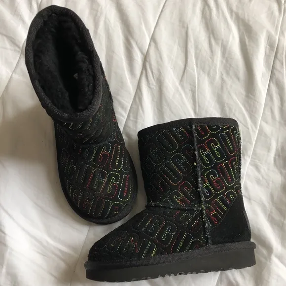NEW Kids UGG Classic II Graphic Stitch Boots