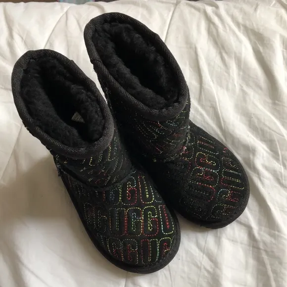 NEW Kids UGG Classic II Graphic Stitch Boots