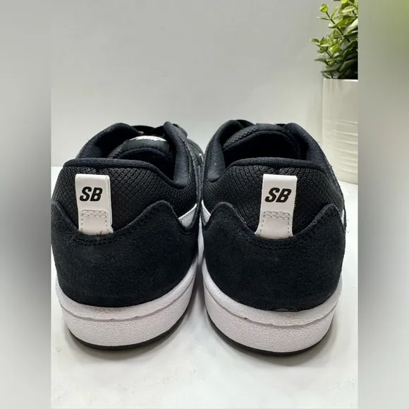 NEW Nike Alleyoop SB Men's Skate Shoes Black White CJ0882-001 Size 10, 11.5