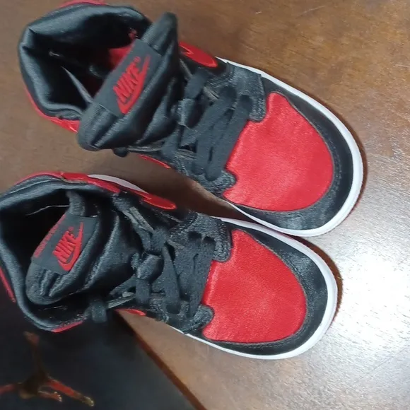 New Nike Jordan 1 Retro High OG black university red shoes size 8