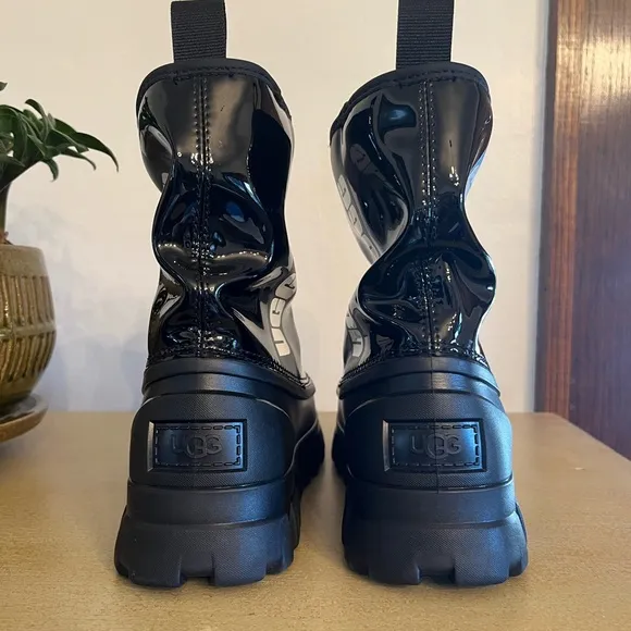 NEW UGG Classic Brellah Mini &quot;Black&quot; Wool Lined Boots, 6