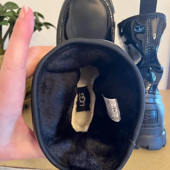 NEW UGG Classic Brellah Mini &quot;Black&quot; Wool Lined Boots, 6