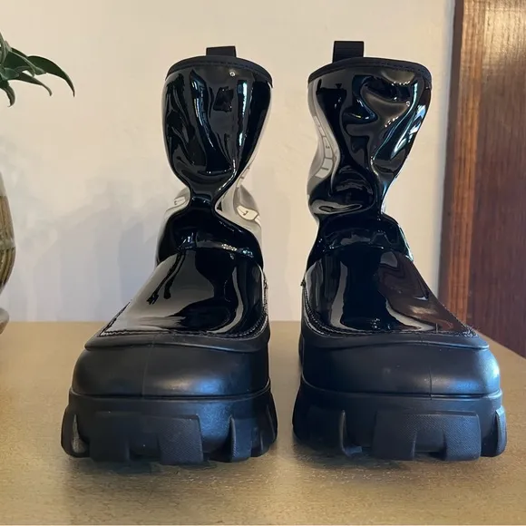 NEW UGG Classic Brellah Mini &quot;Black&quot; Wool Lined Boots, 6