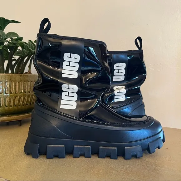 NEW UGG Classic Brellah Mini &quot;Black&quot; Wool Lined Boots, 6