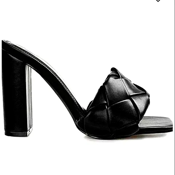 New w/box Journee Collection Maysie Vegan Leather Block Heel Slip-On Sandals 7.5