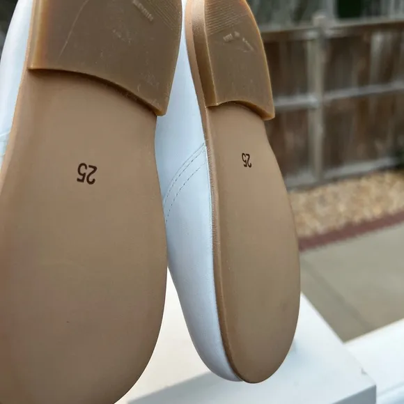 NEW white Spanish boots s 25 us 9