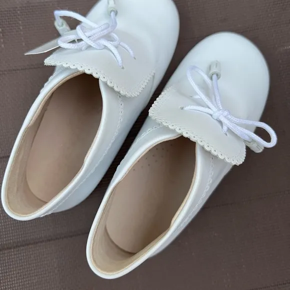 NEW white Spanish boots s 25 us 9