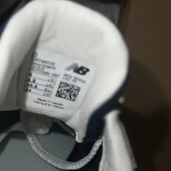 NIB-Women Size 7.5- New Balance® 574 adults' sneakers