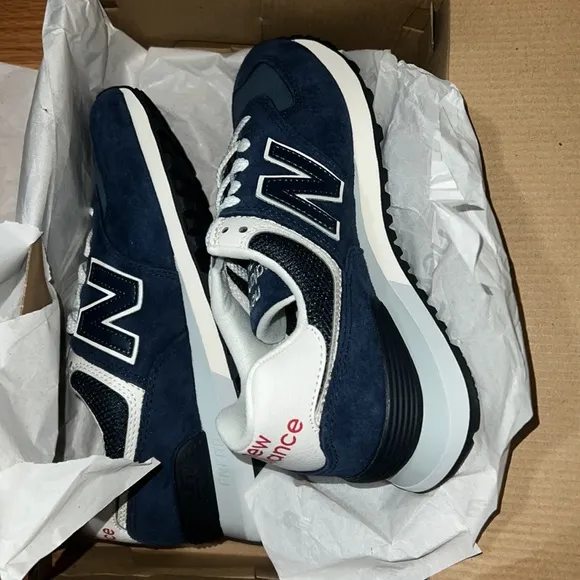 NIB-Women Size 7.5- New Balance® 574 adults' sneakers