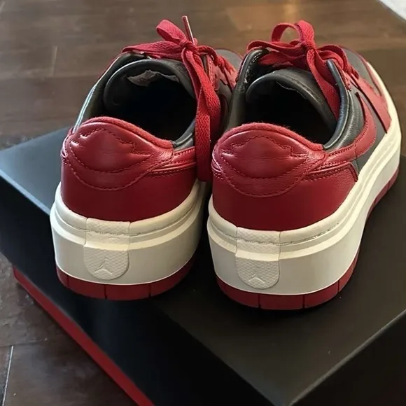 Nike Air Jordan 1 Elevate Low-Women’s 7.5 red/Gray