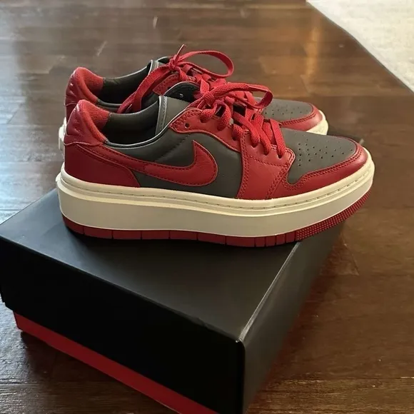 Nike Air Jordan 1 Elevate Low-Women’s 7.5 red/Gray