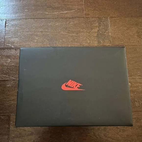 Nike Air Jordan 1 Elevate Low-Women’s 7.5 red/Gray
