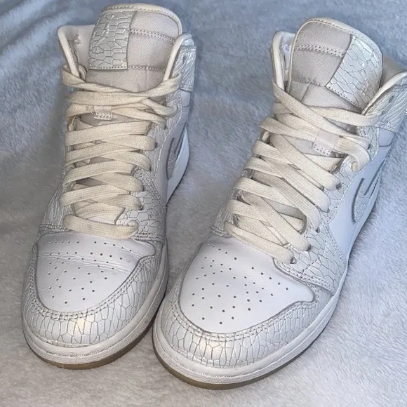Nike Air Jordan 1 Retro Hi Premium Heiress 832596-100 Youth Shoes size 5Y