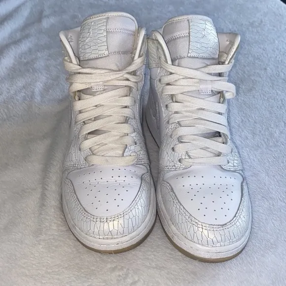 Nike Air Jordan 1 Retro Hi Premium Heiress 832596-100 Youth Shoes size 5Y
