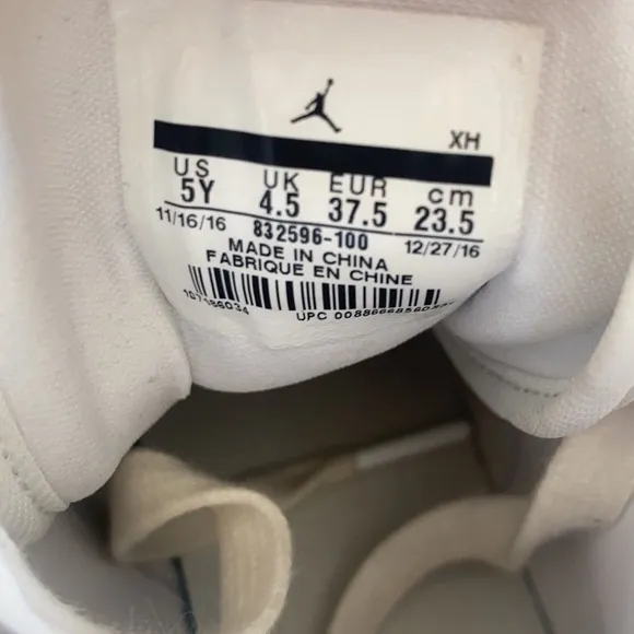 Nike Air Jordan 1 Retro Hi Premium Heiress 832596-100 Youth Shoes size 5Y