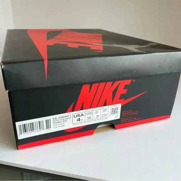 Nike Air Jordan 1 Retro High OG Stealth GS Size 4.0Y Shoes White Grey